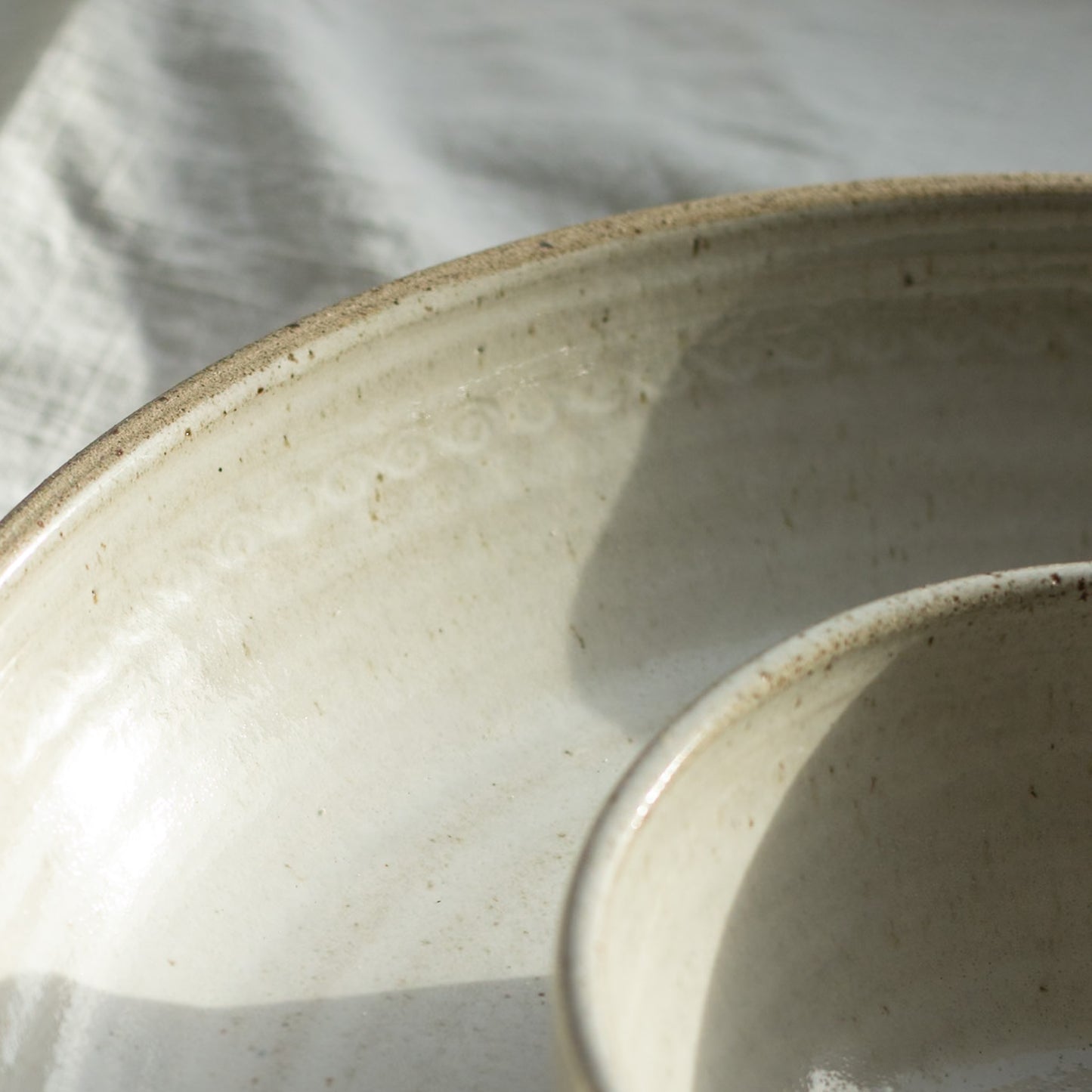 RUSTIC STONEWARE SERVING BOWL