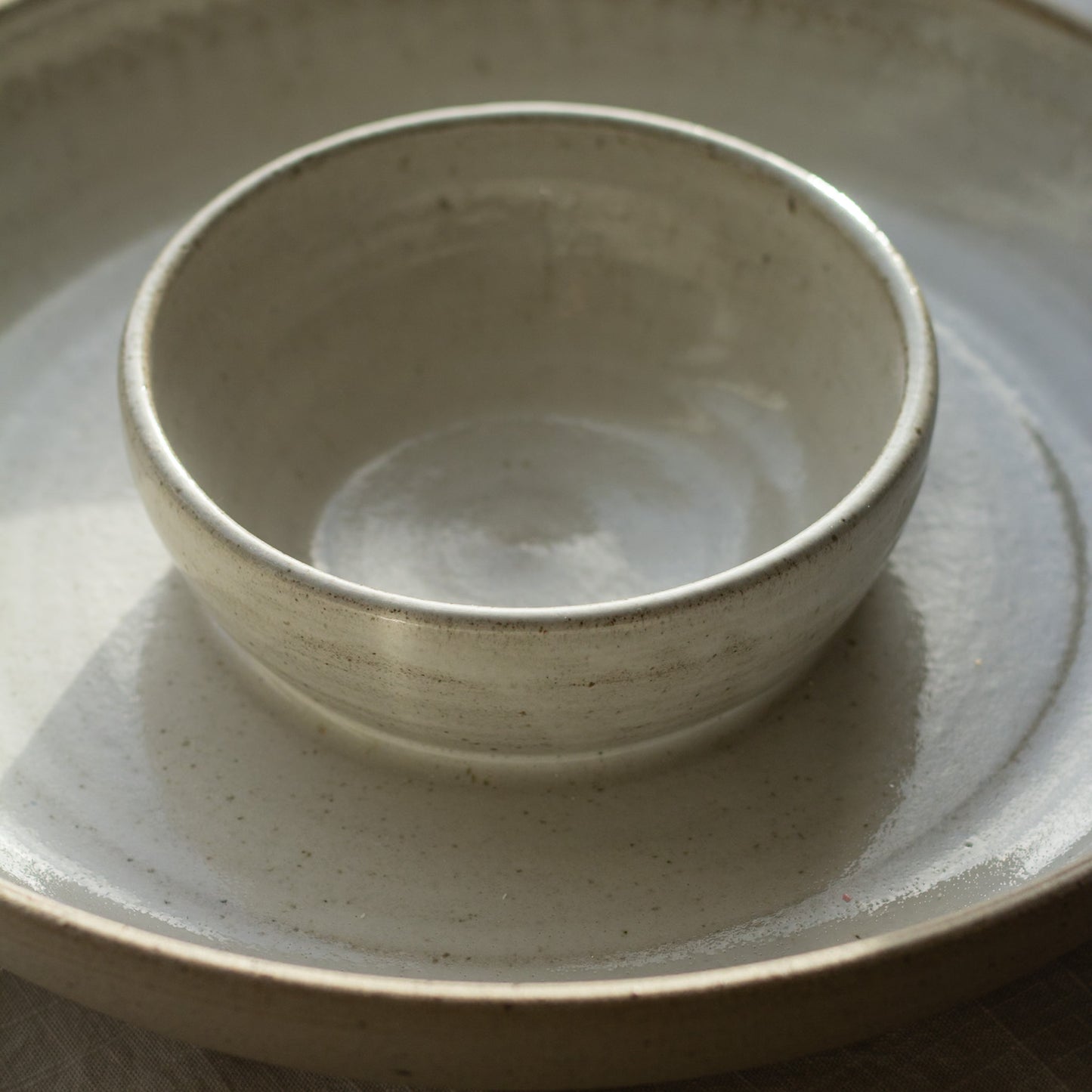 RUSTIC STONEWARE SERVING BOWL